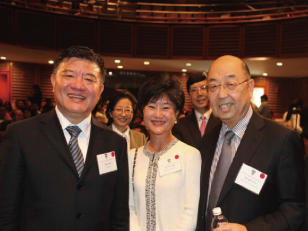 與中國前衛(wèi)生部部長陳竺參加會(huì)議